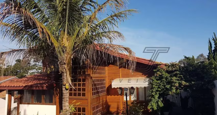 Casa sobrado à venda com excelente localização próximo ao centro na cidade de vinhedo/sp.