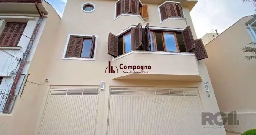 Excelente casa de 465m² com 3 dormitórios e 5 vagas de garagem.