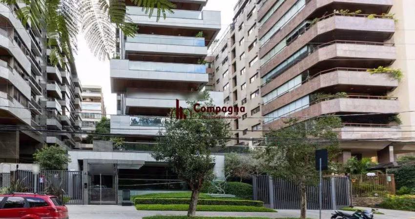 Apartamento mobiliado, com cerca de 256,42m² privativos e com 3 suítes,