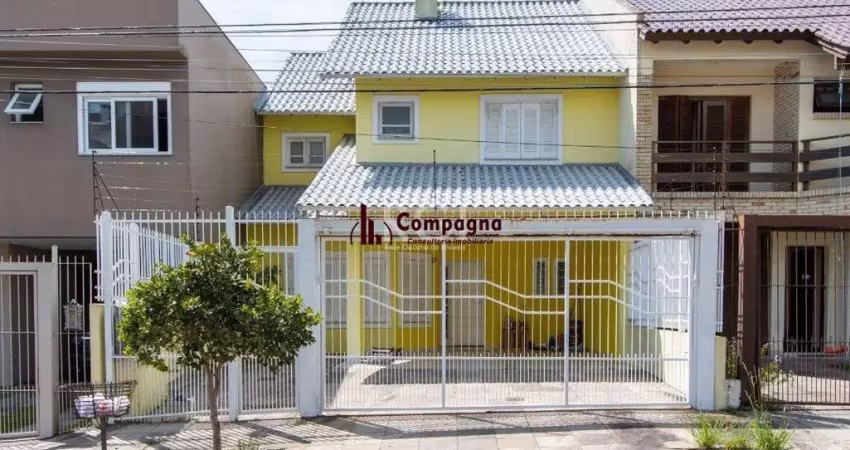 Uma suíte, estar íntimo, living 2 ambientes, lareira, lavabo, cozinha mobiliada,