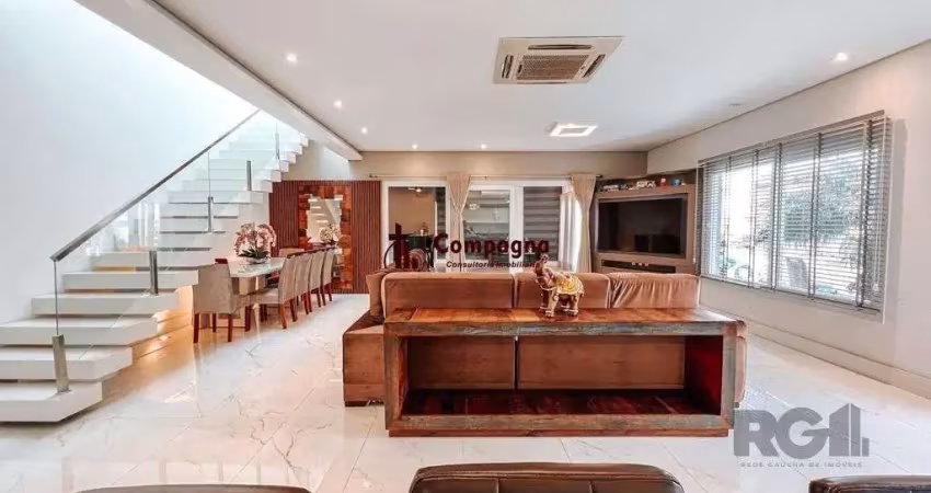 Excelente residência com aproximadamente 219m² privativos,