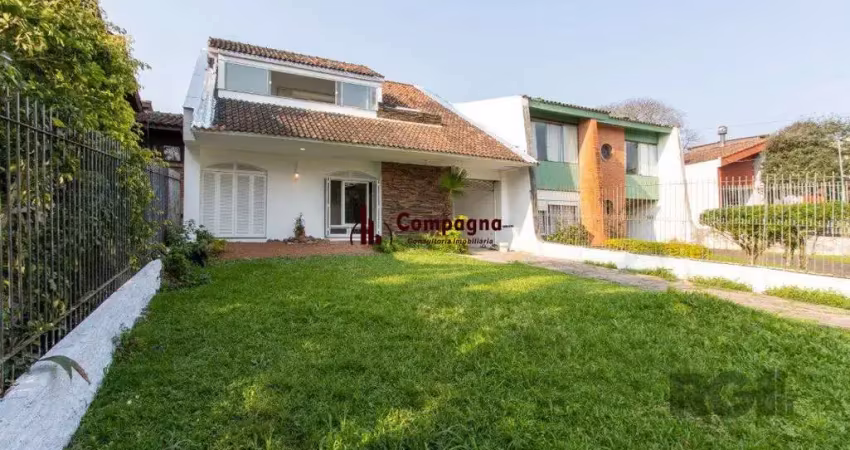 Casa para venda - 337m², 3 dormitórios, sendo 1 suites, 3 vagas - cristal