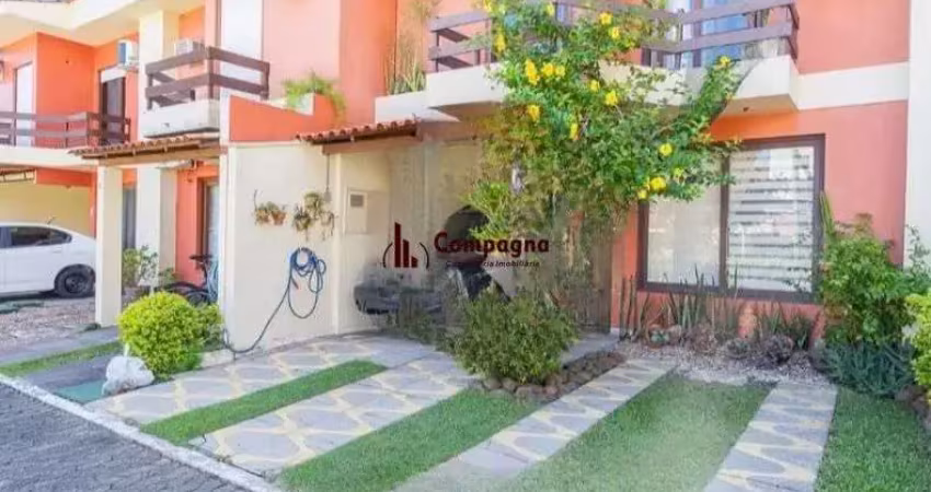 Linda casa com 3 dormitórios, sendo 1 suíte, sala ampla no condomínio de ótima l