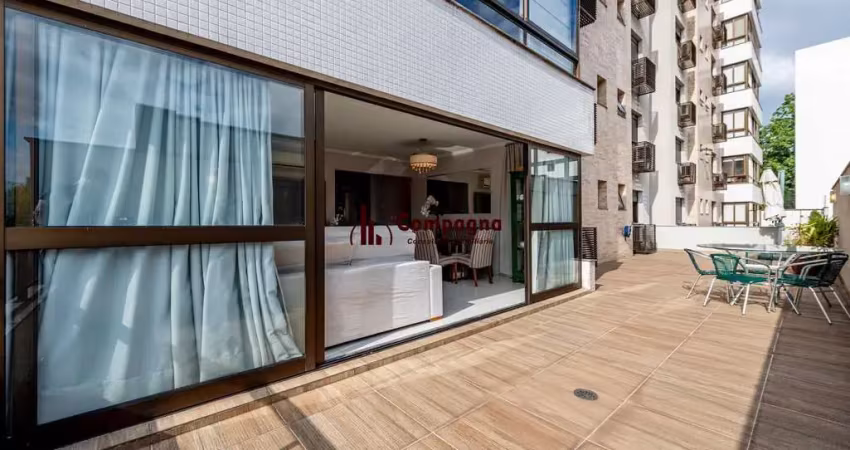 Apartamento garden com 2 suítes, pátio amplo e 2 vagas em localização valorizada
