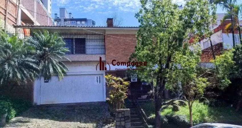 Casa ampla, terreno excelente tamanho,  localização privilegiada em  porto alegr