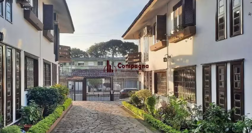 Casa em condomínio com 3 dormitórios, sendo 1 suíte e vaga para dois carros no b