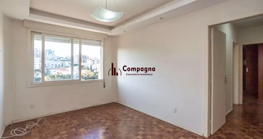Apartamento no petrópolis de 2 dormitórios dependência e vaga desocupado
