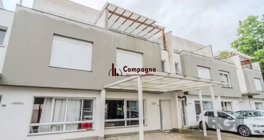 Casa impecável e mobiliada, com 3 niveis, possui 3 dormitórios sendo 1 suíte, 4
