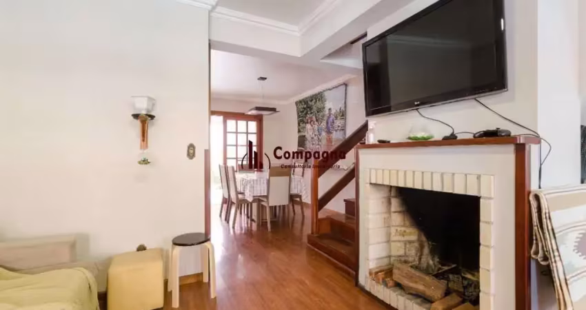 Casa em condomínio de 3 dormitórios sendo 1 suíte e 2 vagas de garagem no bairro