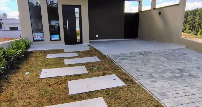 Casa térrea com 3 quartos, sendo 1 suíte com closet, conceito aberto para 3 ambientes e pé direito alto