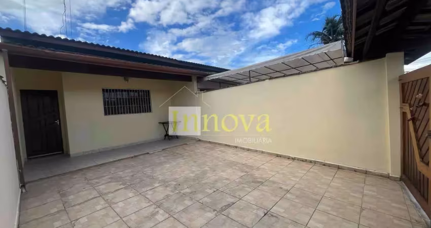 Casa térrea à venda, com uma suíte e vaga para 02 veículos,  no bairro do poiares, em caraguatatuba