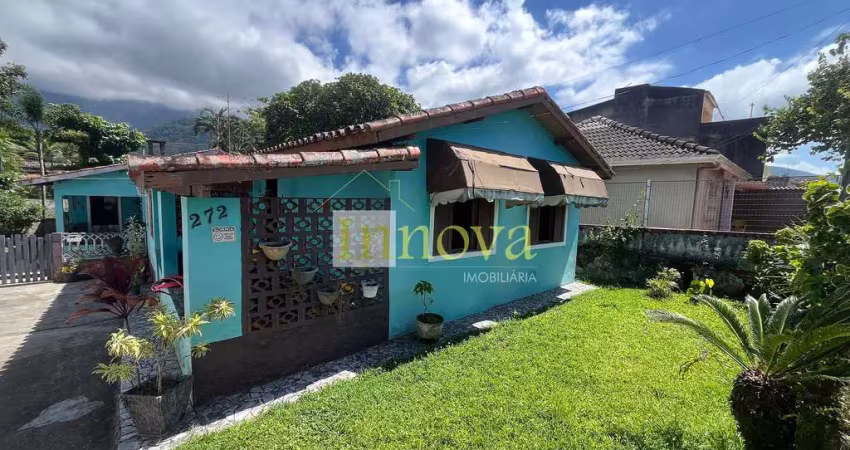 Duas casas à venda, em um terreno com 544m2 e 272m² de construção, na praia da massaguaçu, em carag