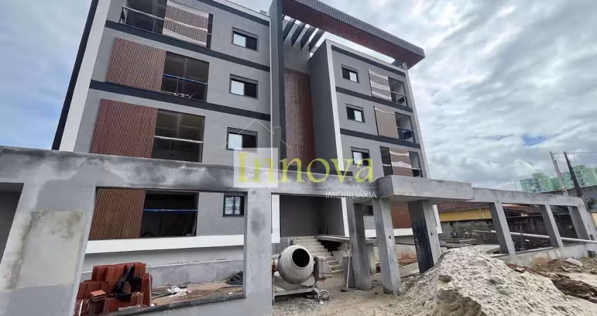 Apartamento novo à venda, com 56m2 e 01 vaga de garagem a 400m da orla do aruan, em caraguatatuba,