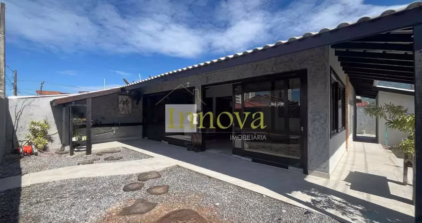 Casa para venda e locação, com 03 suítes e 04 vagas de garagem a 200m da orla do indaiá, em caragua