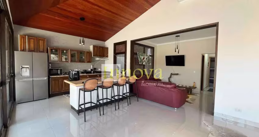 Casa para venda e locação, com 03 suítes e 04 vagas de garagem a 200m da orla do indaiá, em caragua