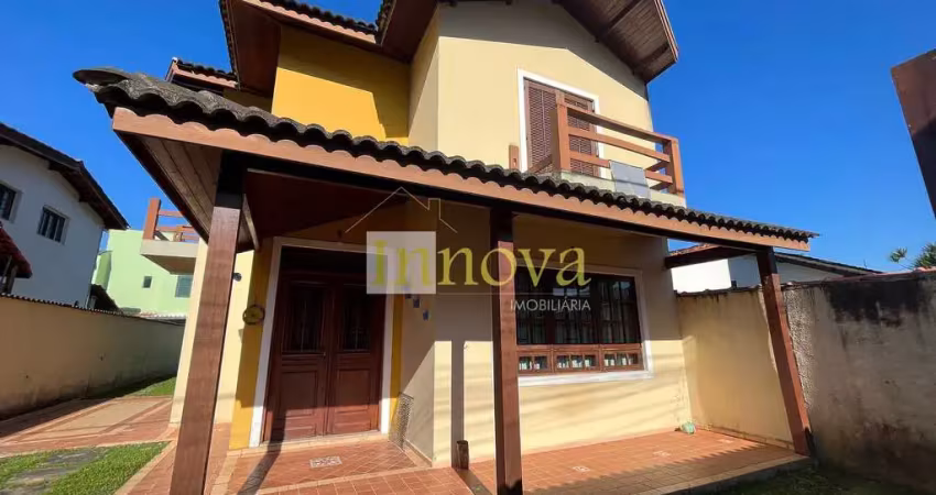 Casa à venda, com 136m2 de contrução com 02 domritórios + 01 suíte em rua próxima a orla da praia d