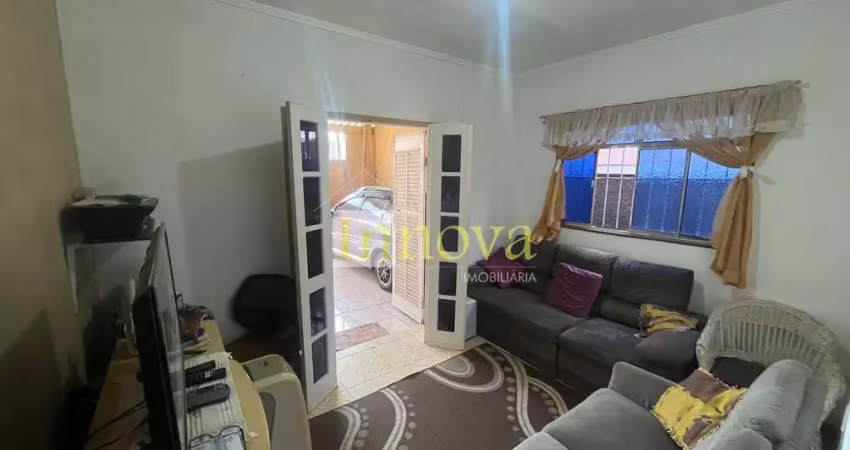 Casa à venda, com dois dormitórios sendo uma suíte, com 02 vagas de garagem no bairro do golfinho e