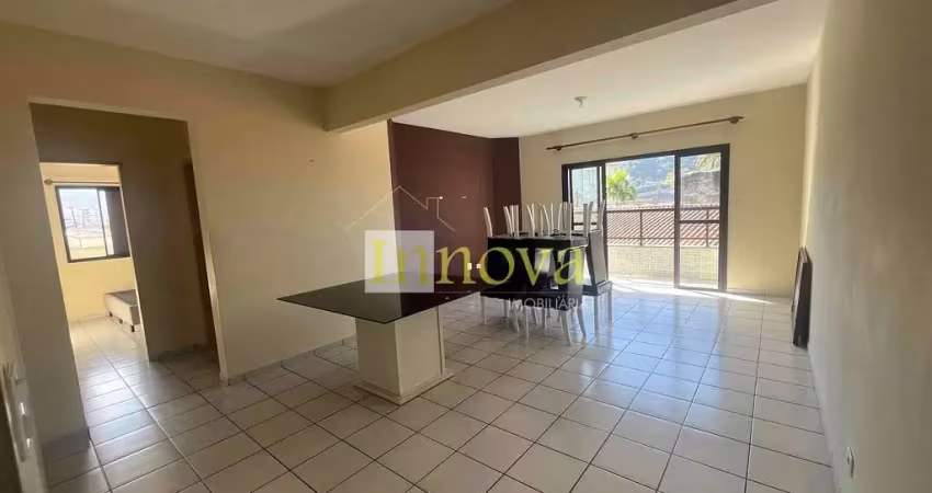 Charmoso apartamento à venda, com 3 dormitórios sendo uma suíte, e vista para o mar, a 150m da prai