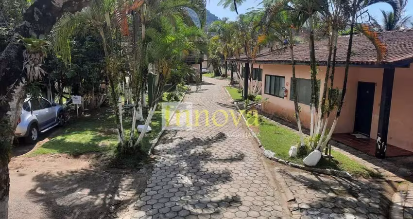 Casa em condomínio à venda, com um dormitório e lazer completo a 900 m da orla da martim de sá, em