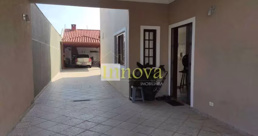 Sobrado espaçoso no encantador bairro martim de sá, litoral norte de sp