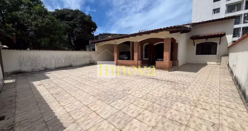 Casa  térrea à venda, a 400m da praia da martim de sá, com 03 dormitórios sendo 01 suíte, em caragu