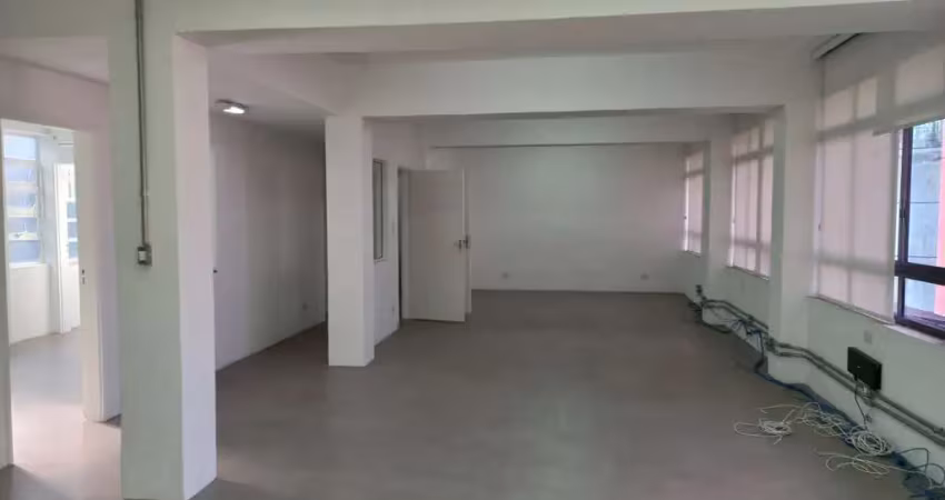Sala comercial na avenida bernardino de campos, n. 327 • 145 m²