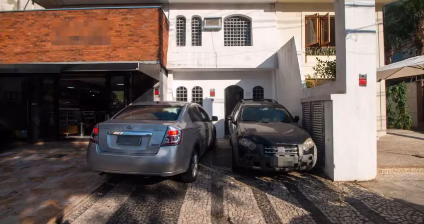 Casa comercial na rua benedito lapin, n. 99 • 120 m²