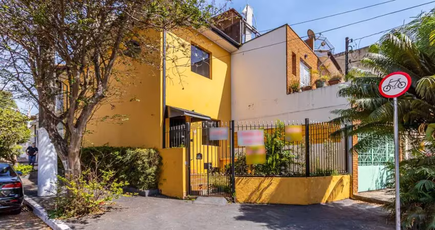 Casa comercial com 3 salas para alugar na Rua Jaboticabal, 346, Vila Bertioga, São Paulo