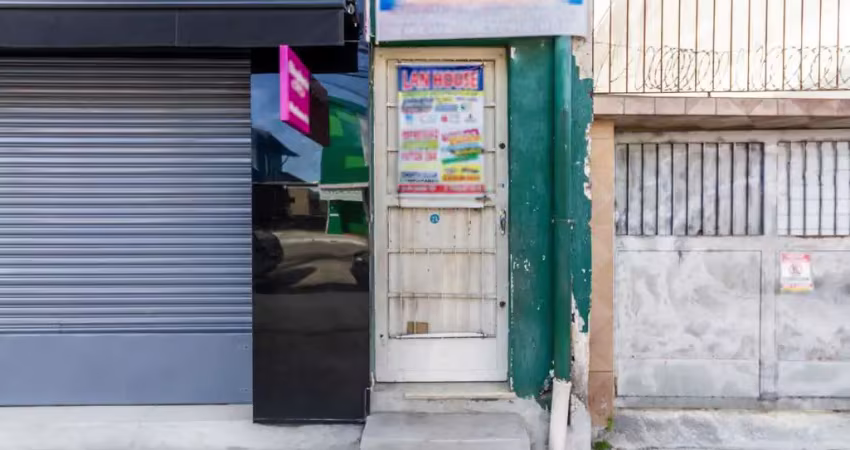 Sobreloja na avenida de pinedo, n. 130 - a   loja 14 • 170 m²