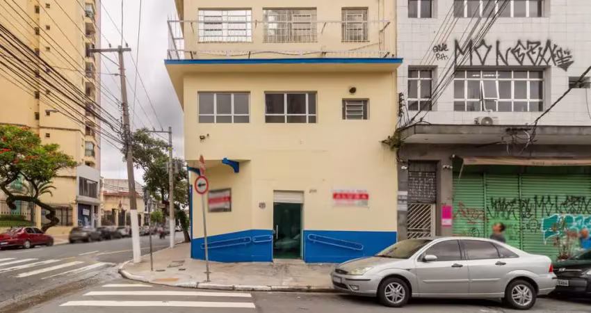 Prédio comercial na rua alferes magalhães, n. 256 • 612 m²