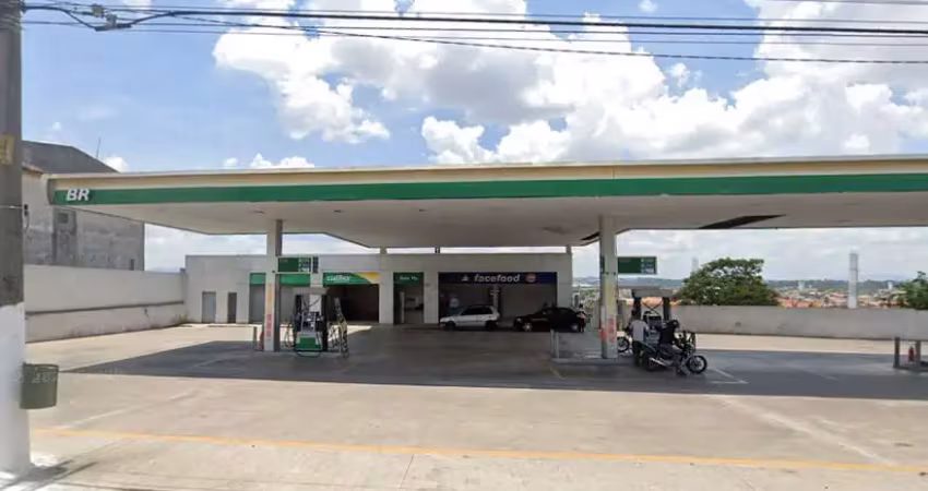 Loja em posto na avenida doutor assis ribeiro, n. 10555 • 70 m²