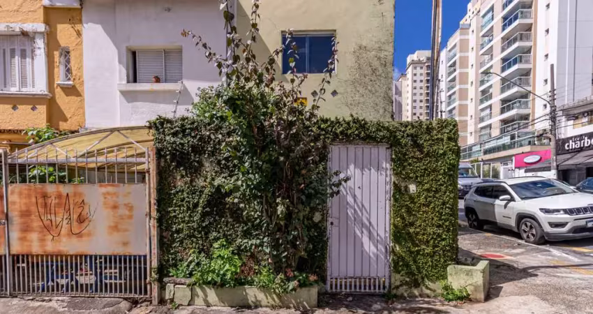 Casa comercial na rua doutor augusto de miranda, n. 529 • 156 m²
