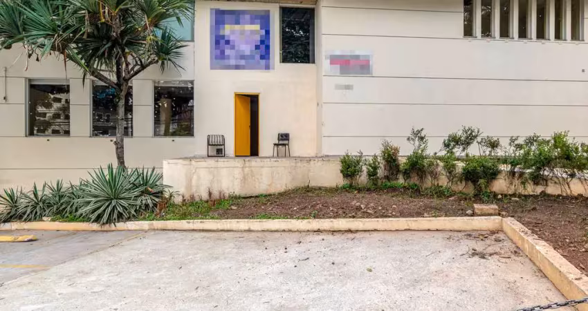 Casa comercial na avenida giovanni gronchi, n. 5340 • 1505 m²