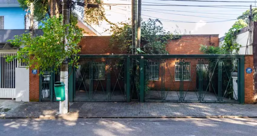 Casa comercial na praça airton ayres de abreu, n. 38 • 300 m²