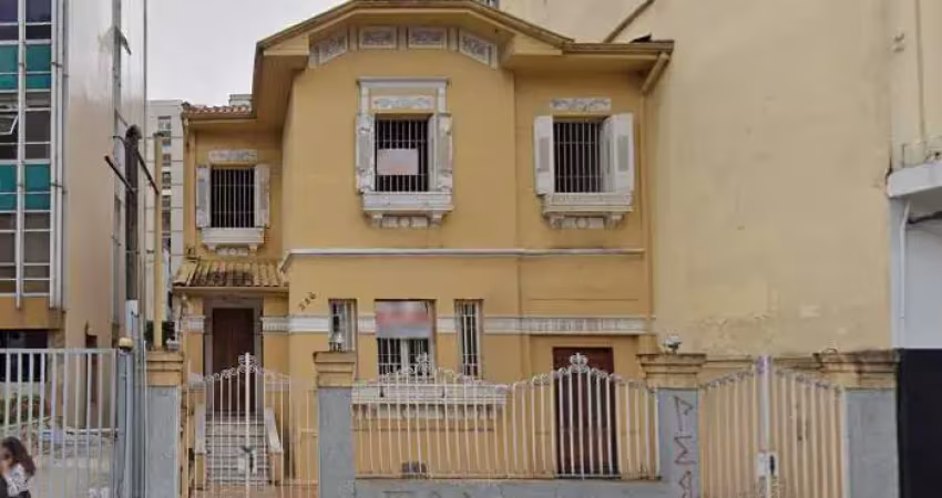 Casa comercial na rua marquês de paranaguá, n. 346 • 359 m²