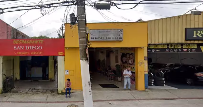 Casa comercial na avenida mateo bei, n. 2011 • 200 m²