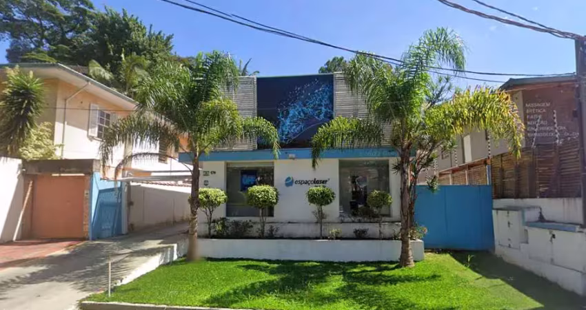 Casa comercial na avenida arnolfo azevedo, n. 178 • 336 m²