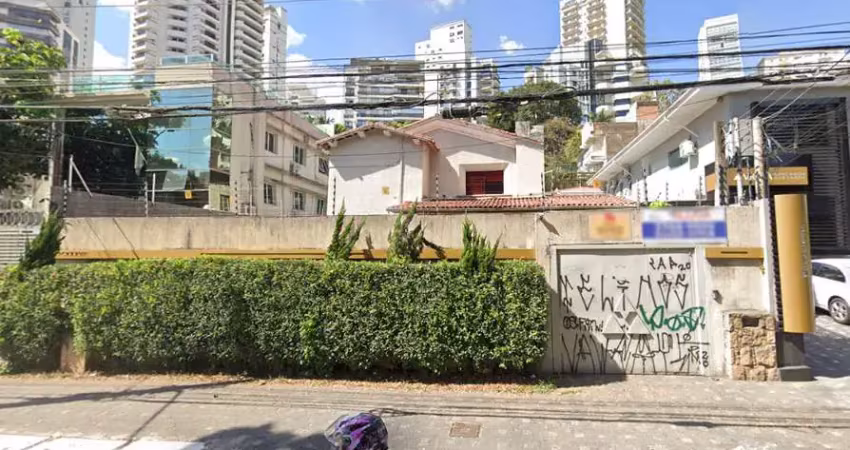 Casa comercial na avenida pacaembu, n. 1637 • 490 m²