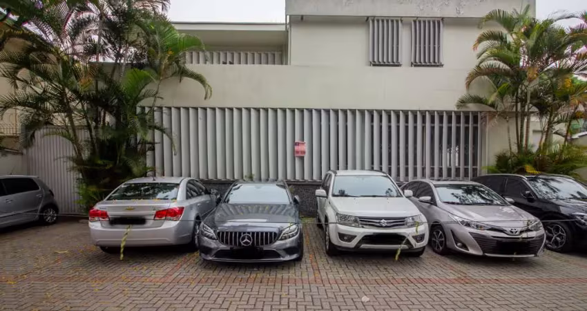 Casa comercial na avenida arnolfo azevedo, n. 201 • 620 m²