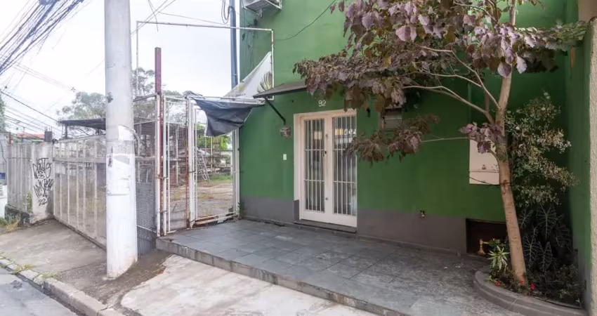 Barracão / Galpão / Depósito com 3 salas para alugar na Rua Valentim Silva, 92, Jardim do Lago, São Paulo