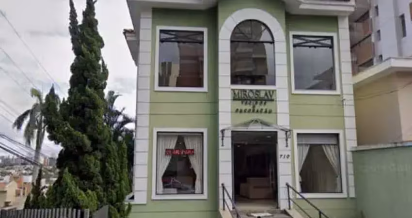 Casa comercial na rua josé jannarelli, n. 710 • 480 m²