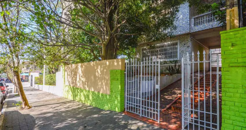 Casa comercial na rua xavier curado, n. 60 • 380 m²