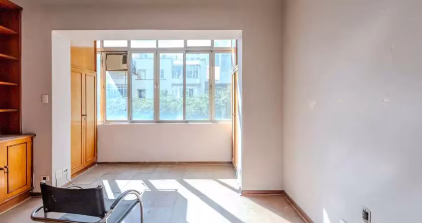 Prédio comercial na avenida vieira de carvalho, n. 115 • 122 m²