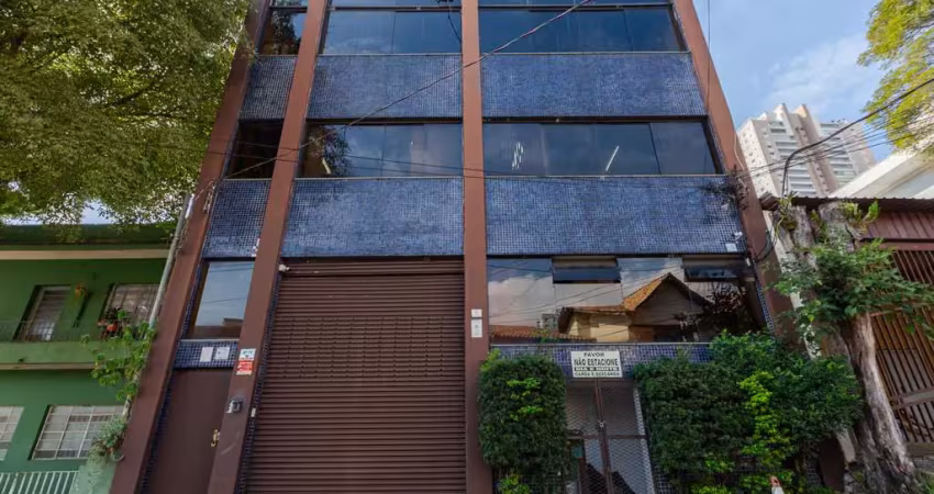 Prédio comercial na rua damião da silva, n. 222 • 781 m²