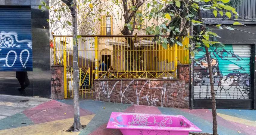 Casa comercial na rua rego freitas, n. 570 • 180 m²