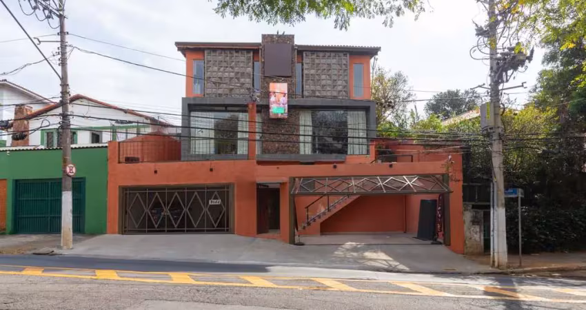 Casa comercial na rua cardoso de almeida, n. 2144 • 600 m²
