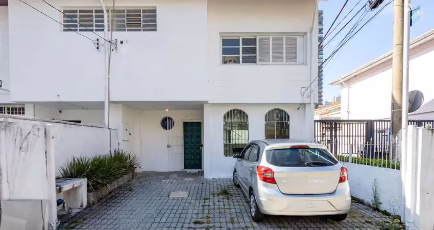Casa comercial na rua cancioneiro de évora, n. 515 • 126 m²