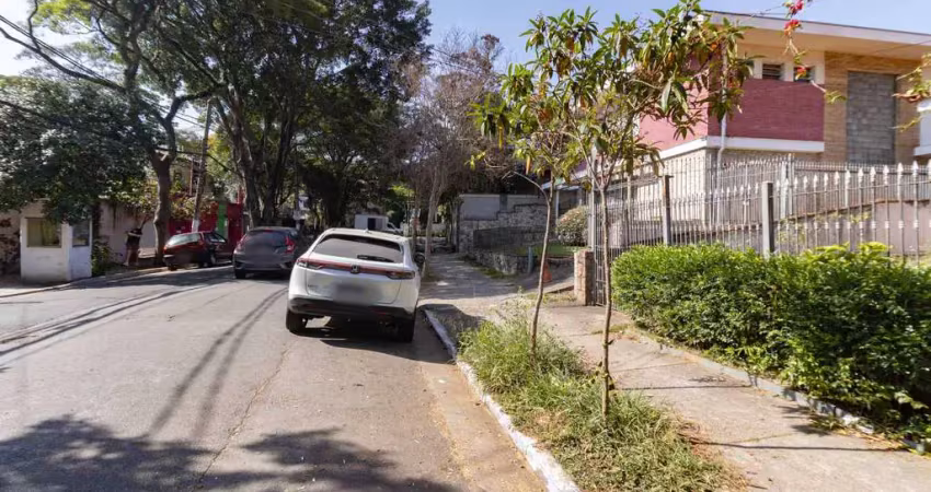 Casa comercial na rua ferreira de araújo, n. 63 • 250 m²