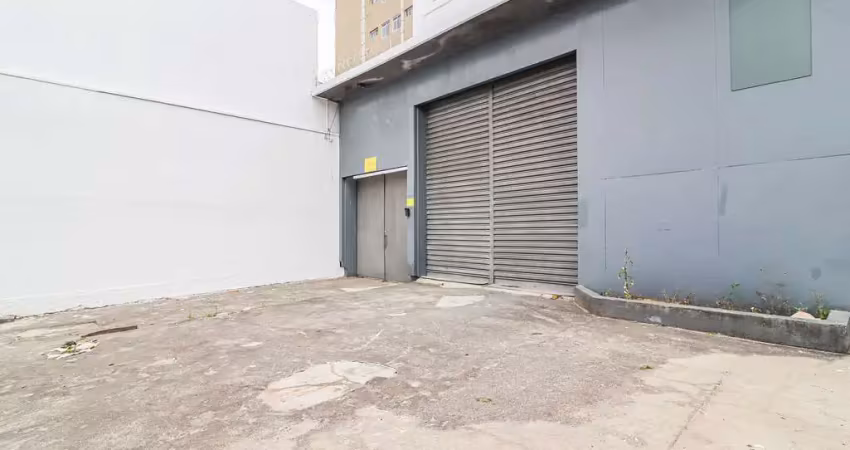 Galpão na avenida doutor luís arrobas martins, n. 96 • 1000 m²