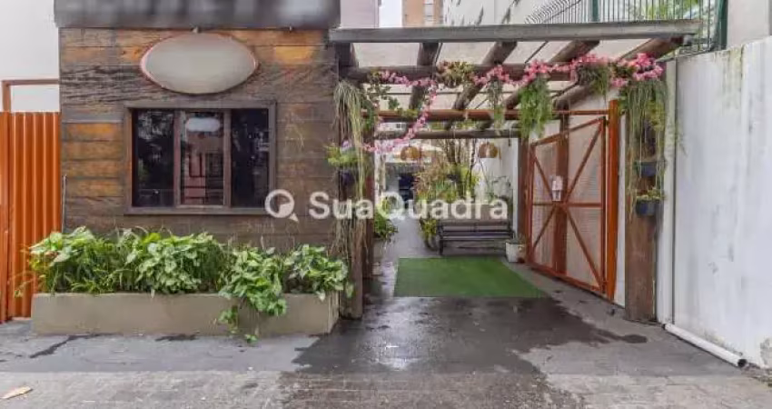 Casa comercial na rua afonso de freitas, n. 498 - a • 400 m²